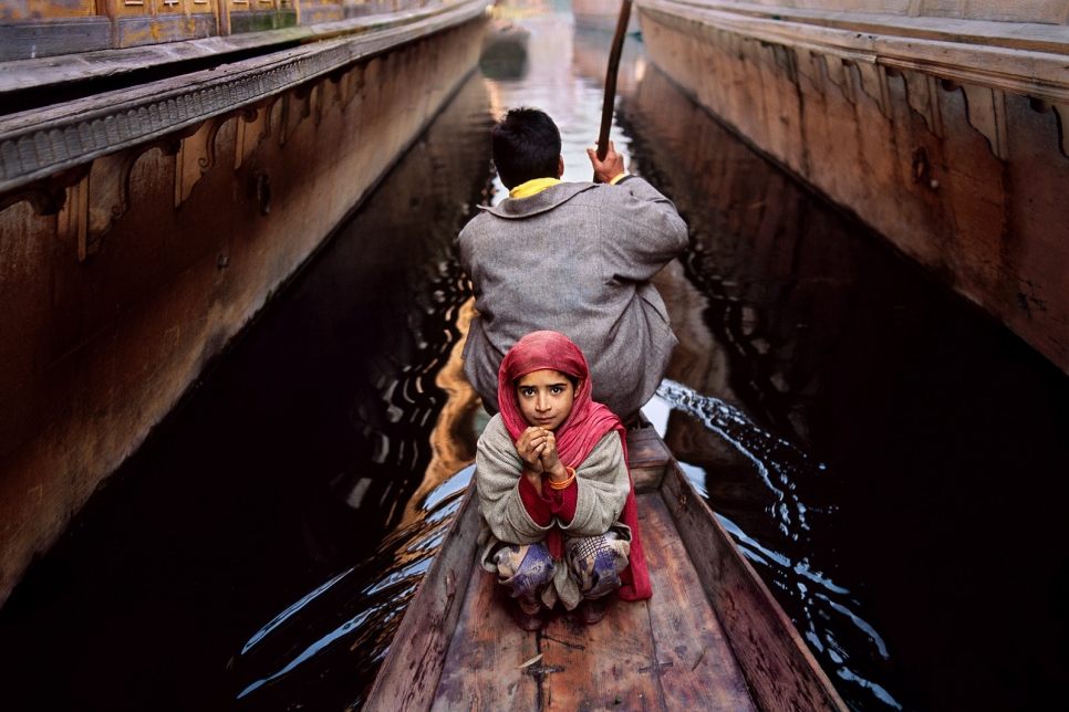 Отец с дочерью на озере – Сринагар, Кашмир
