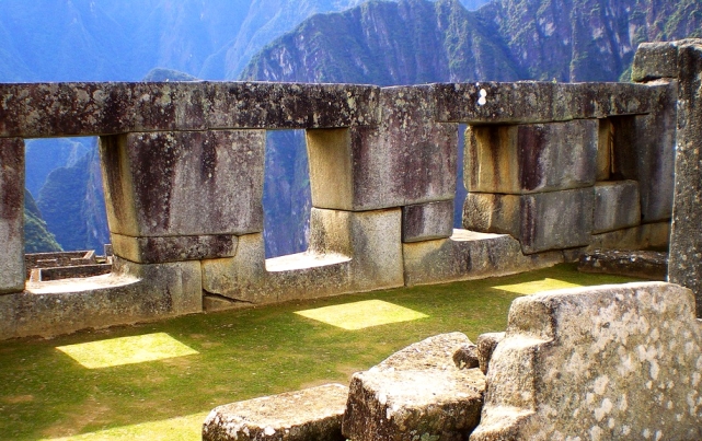 Все строения Мачу-Пикчу держатся за счет собственного веса, без скрепляющих материалов
